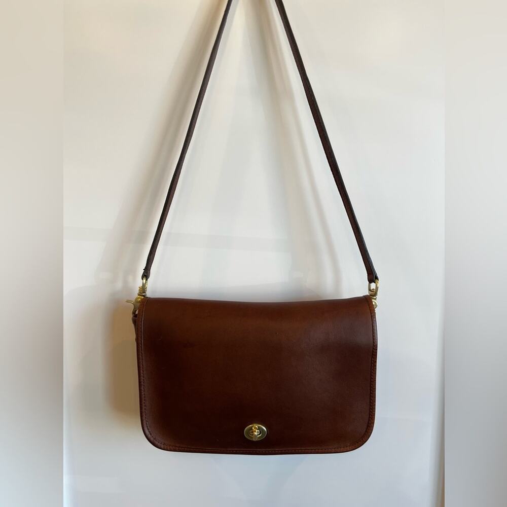 Vintage COACH NYC Classic Pouch Leather Shoulder Bag - No. 147-5201